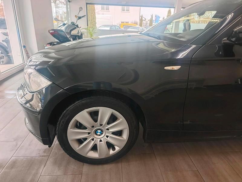 Gebraucht BMW 118 143 PS (105 kW) 2011 Schwarz Kleinwagen