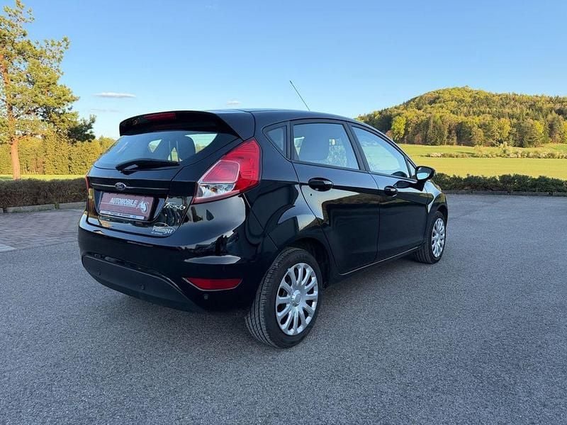 Gebraucht Ford Fiesta Celebration 101 PS (74 kW) 2017 Schwarz Kleinwagen