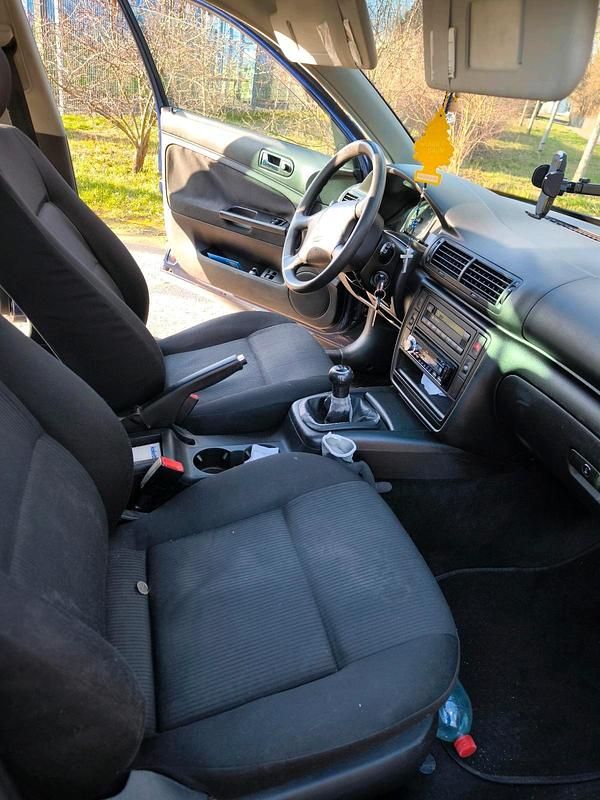 Gebraucht VW Passat 102 PS (75 kW) 2003 Blau Kombi