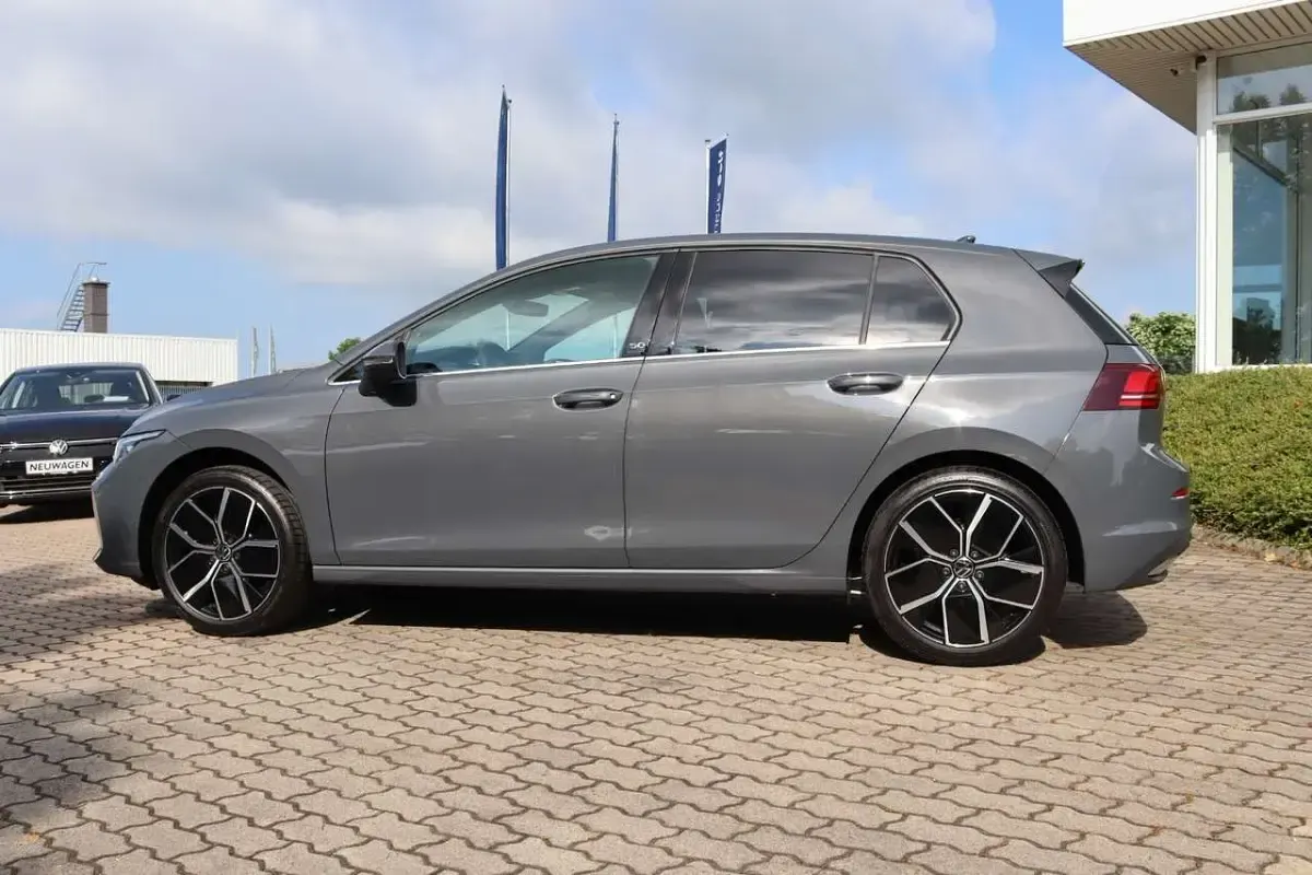 Gebraucht VW Golf VIII Edition 150 PS (110 kW) 2024 Delfingrau metallic (metallic) Limousine