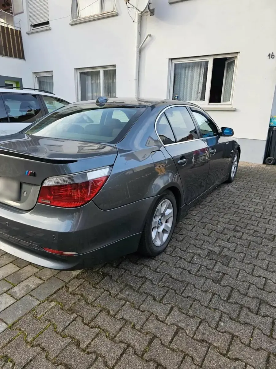 Gebraucht BMW 520 163 PS (119 kW) 2006 Grau Limousine