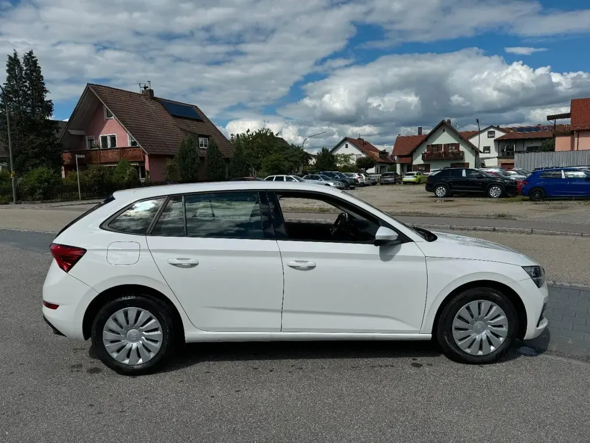 Gebraucht Skoda Scala Cool Plus 95 PS (69 kW) 2021 Weiß Kleinwagen