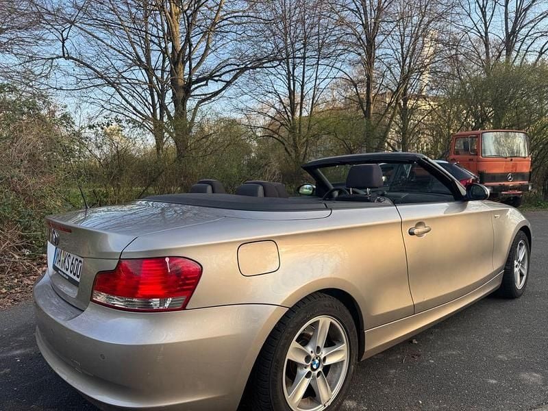 Gebraucht BMW 120 Cabriolet 170 PS (125 kW) 2008 Grau Cabrio