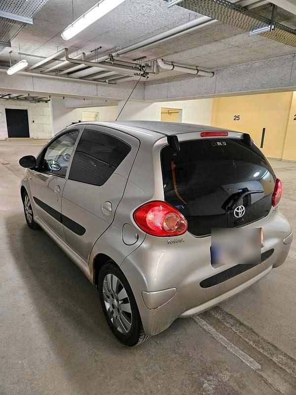Gebraucht Toyota Aygo 54 PS (39 kW) 2007 Beige Kleinwagen