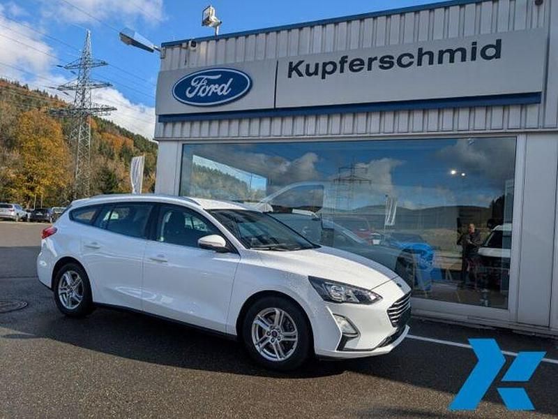 Weiss Gebraucht 2021 Ford Focus Cool & Connect Kombi | 15.990 € (Teuer) - Bild 1/4