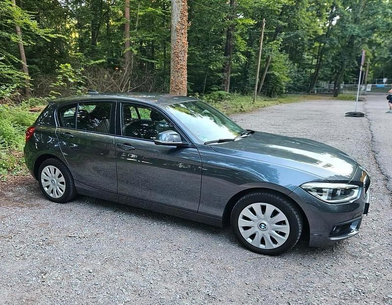 Grau Gebraucht 2017 BMW 120 Coupé Advantage Coupé | 13.849 € - Bild 1/4