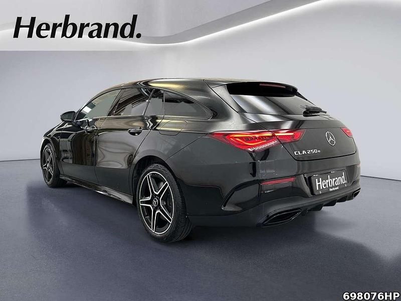 Gebraucht Mercedes CLA250e AMG 160 PS (117 kW) 2021 Unilack nachtschwarz Limousine