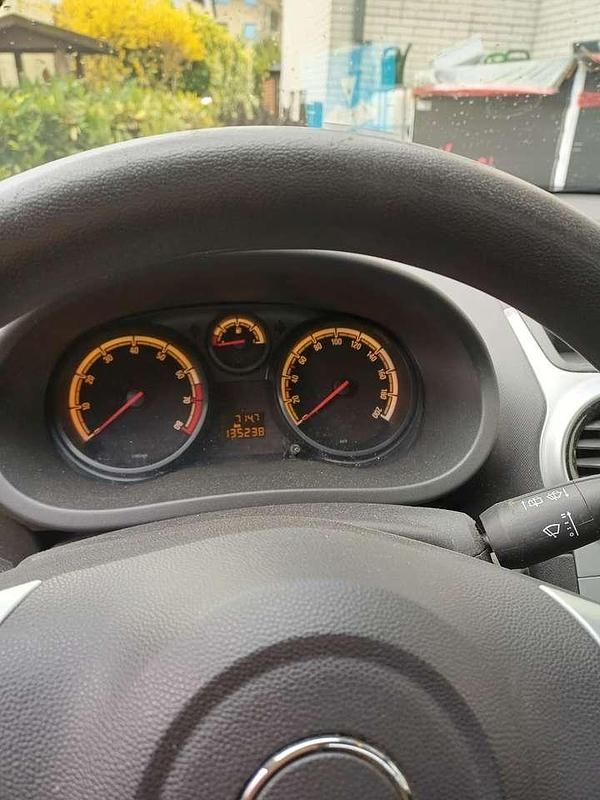 Gebraucht Opel Corsa Edition 69 PS (50 kW) 2014 Weiß Kleinwagen