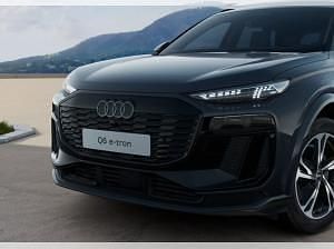 Neu Audi Q6 e-tron S-Line 225 kW (306 PS) 2026 Grau (magnetgrau) SUV