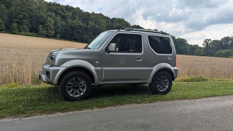 Grau Gebraucht 2018 Suzuki Jimny Style SUV | 17.300 € (Guter Preis) - Bild 1/4