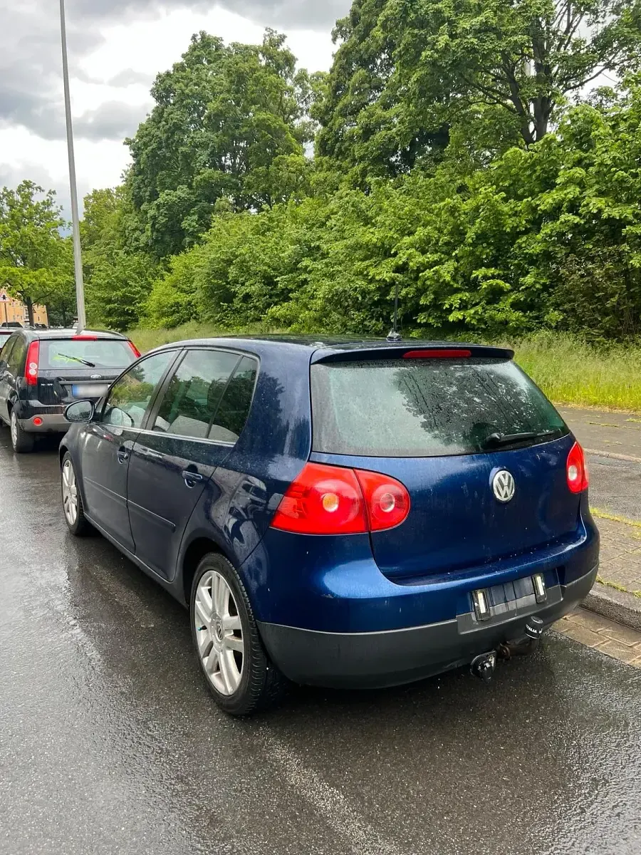 Gebraucht VW Golf V 115 PS (84 kW) 2005 Blau Kleinwagen
