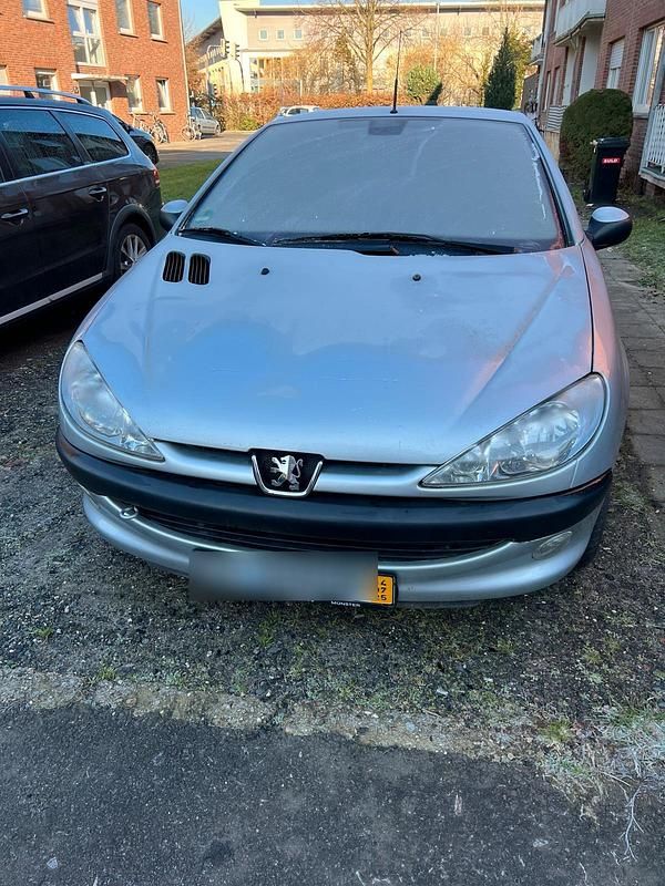 Silber Gebraucht 2002 Peugeot 206 CC Cabrio | 500 € - Bild 1/1
