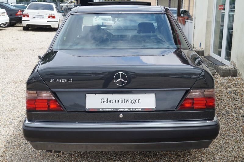 Gebraucht Mercedes E500 326 PS (239 kW) 1993 Schwarz Limousine