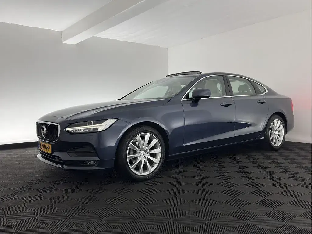 Gebraucht Volvo S90 Momentum 190 PS (139 kW) 2018 Blau Limousine