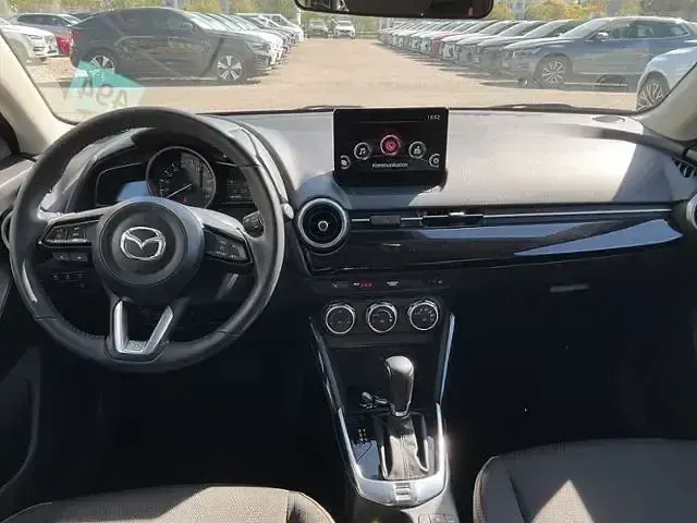 Używany Mazda 2 Exclusive-Line 90 KM (66 kW) 2023 Biały Hatchback