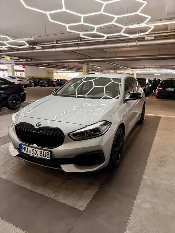 Gebraucht BMW 118 Advantage 140 PS (102 kW) 2021 Silber Limousine