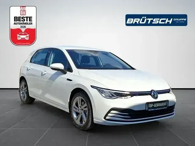 Gebraucht VW Golf VIII R-line 131 PS (96 kW) 2020 Oryxwhite perlmutteffekt Limousine