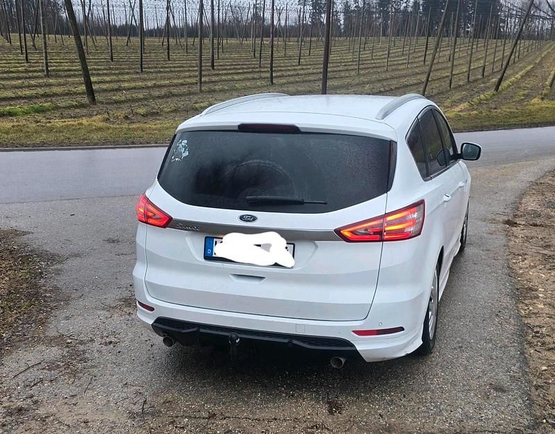 Gebraucht Ford S-MAX Titanium 150 PS (110 kW) 2016 Weiß Van / Kleinbus