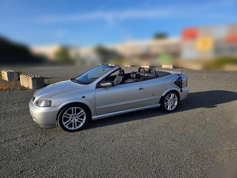 Grau Gebraucht 2004 Opel Astra Cabriolet Cabrio | 2.300 € (Guter Preis) - Bild 1/4