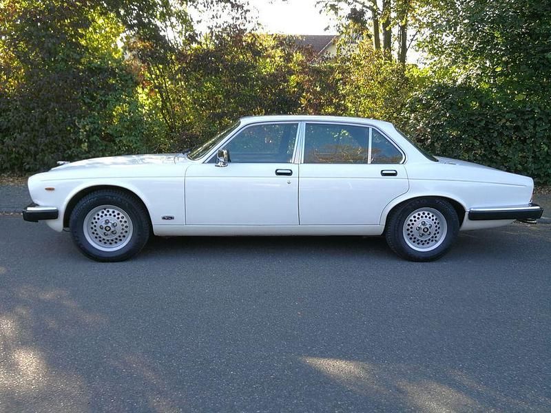 Gebraucht Jaguar XJ12 Sovereign 295 PS (216 kW) 1982 Weiß Limousine