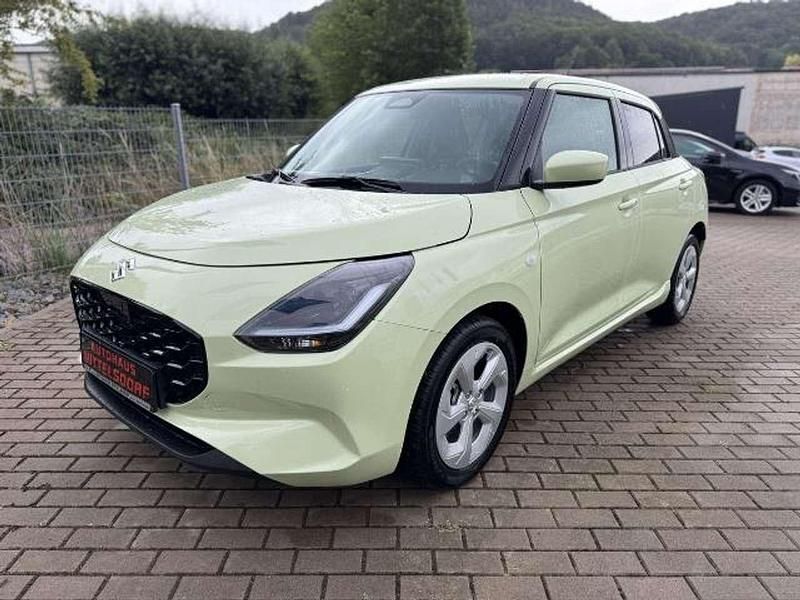 Neu Suzuki Swift Comfort 83 PS (61 kW) 2025 Gelb Kleinwagen