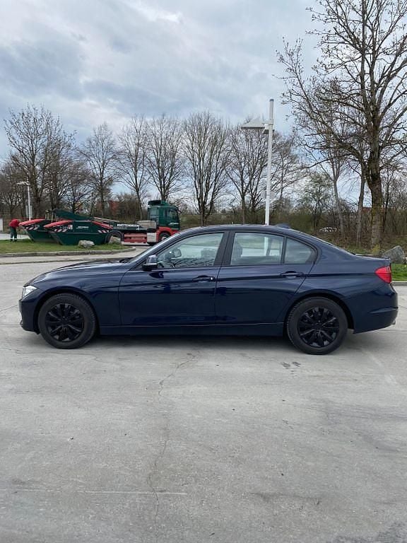 Second-hand BMW 320 Performance 184 CP (135 kW) 2012 Albastru Berlinǎ