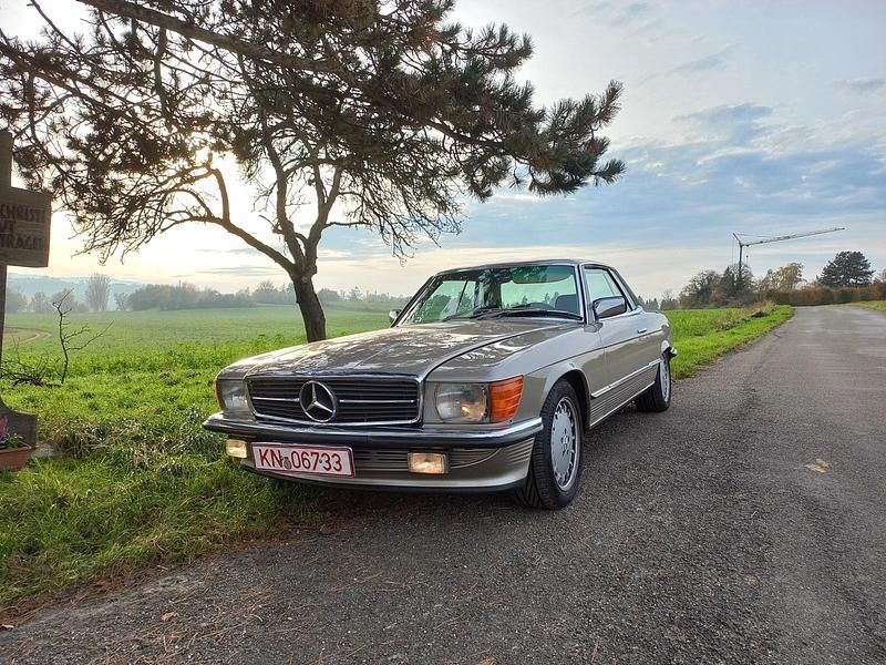 Silber Gebraucht 1979 Mercedes SLC450 Coupé | 26.749 € - Bild 1/4