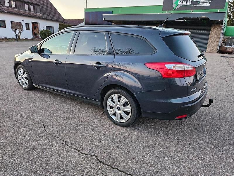 Gebraucht Ford Focus Trend 116 PS (85 kW) 2012 Grau Limousine