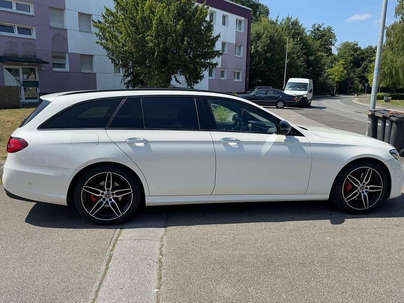 Gebraucht Mercedes E250 AMG line 211 PS (155 kW) 2017 Weiß Limousine