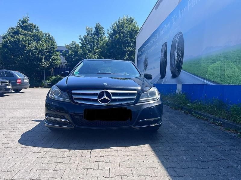 Schwarz Gebraucht 2011 Mercedes C250 Limousine | 8.990 € (Superpreis) - Bild 1/4