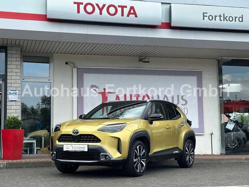 Gold Gebraucht 2022 Toyota Yaris Cross Edition SUV | 27.480 € (Teuer) - Bild 1/4