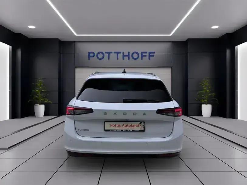 Gebraucht Skoda Superb Essence 150 PS (110 kW) 2025 Purity weiss Kombi