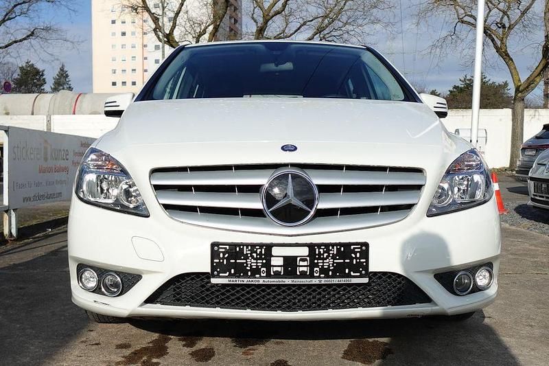 Gebraucht Mercedes B180 109 PS (80 kW) 2012 Weiß Van / Kleinbus
