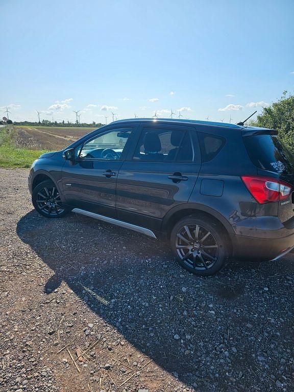 Schwarz Gebraucht 2013 Suzuki SX4 S-Cross Comfort+ SUV | 9.999 € (Fairer Preis) - Bild 1/4