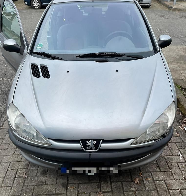 Gebraucht Peugeot 206 60 PS (44 kW) 2001 Silber Kleinwagen