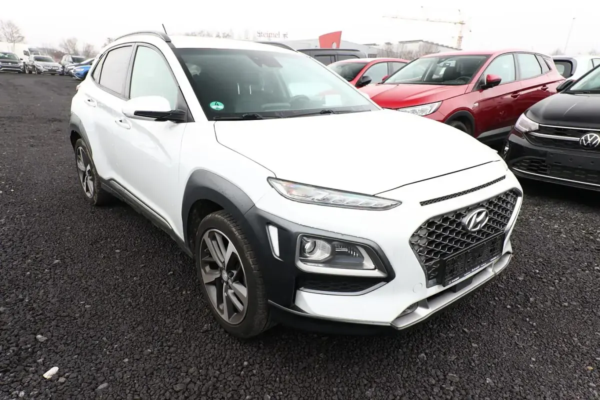 Gebraucht Hyundai Kona Premium 120 PS (88 kW) 2018 Chalk white metallic SUV