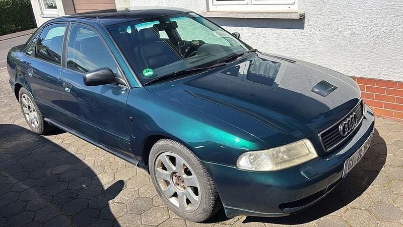Grün Gebraucht 1995 Audi A4 Limousine | 850 € - Bild 1/4