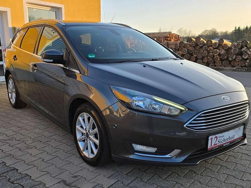 Gebraucht Ford Focus Titanium 125 PS (91 kW) 2018 Grau Kombi