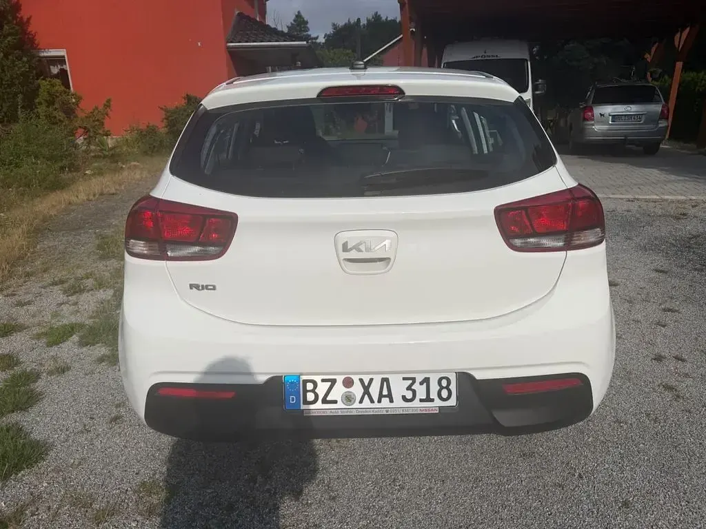 Gebraucht Kia Rio Edition 7 84 PS (61 kW) 2022 Weiß Limousine