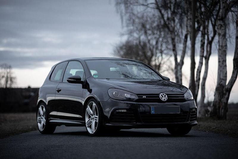 Schwarz Gebraucht 2012 VW Golf VI R Limousine | 15.490 € - Bild 1/4