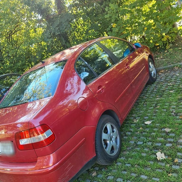 Rot Gebraucht 2004 VW Polo Limousine | 2.400 € (Teuer) - Bild 1/4