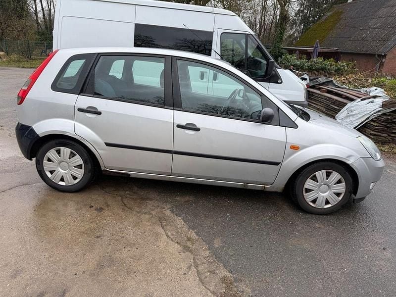 Gebraucht Ford Fiesta 80 PS (58 kW) 2004 Silber Kleinwagen