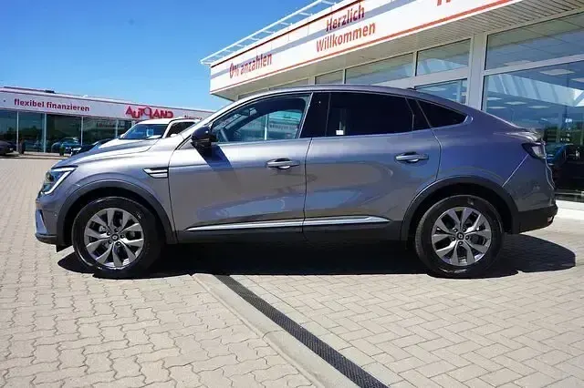 Neu Renault Arkana 140 PS (102 kW) 2026 Grau SUV