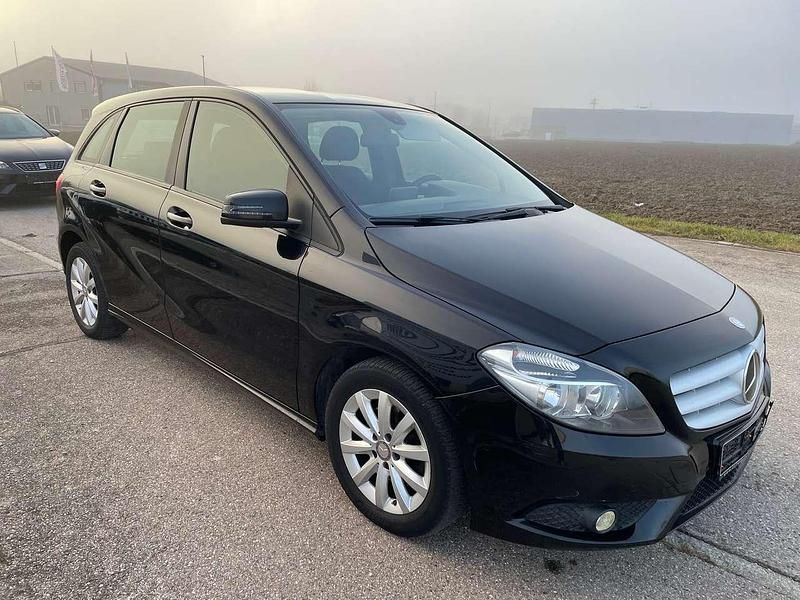 Gebraucht Mercedes B200 136 PS (100 kW) 2014 Schwarz Kleinwagen