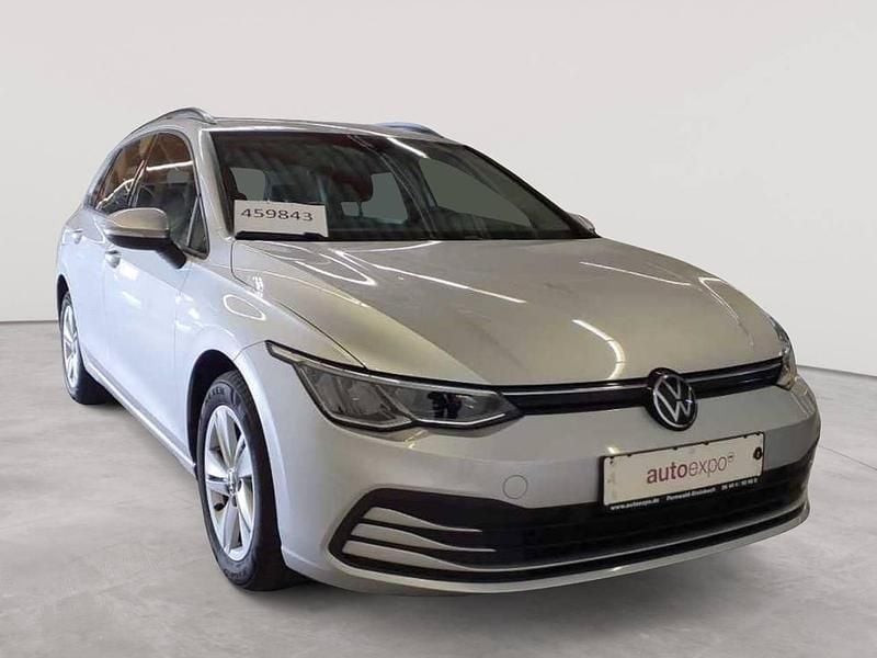 Reflexsilber metallic Gebraucht 2021 VW Golf VIII Life Kombi | 20.990 € (Superpreis) - Bild 1/4