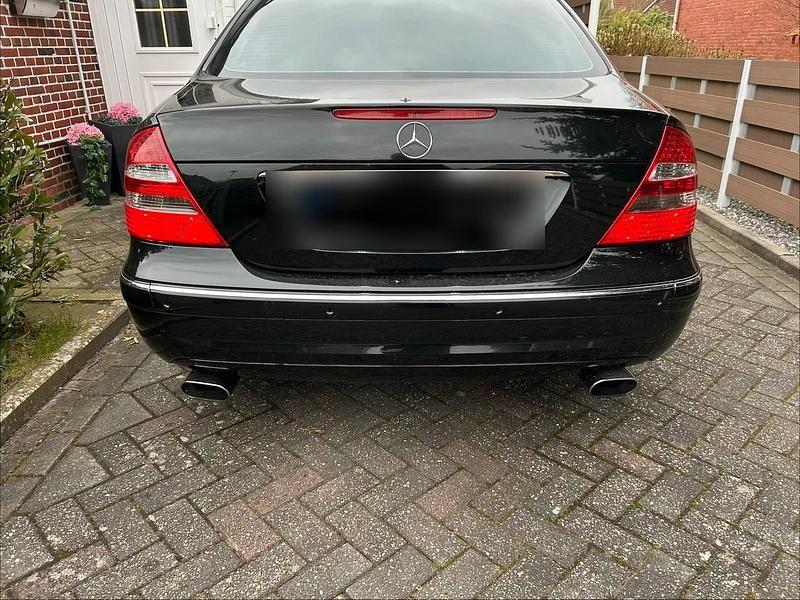 Gebraucht Mercedes E240 Avantgarde 177 PS (130 kW) 2003 Grün Limousine