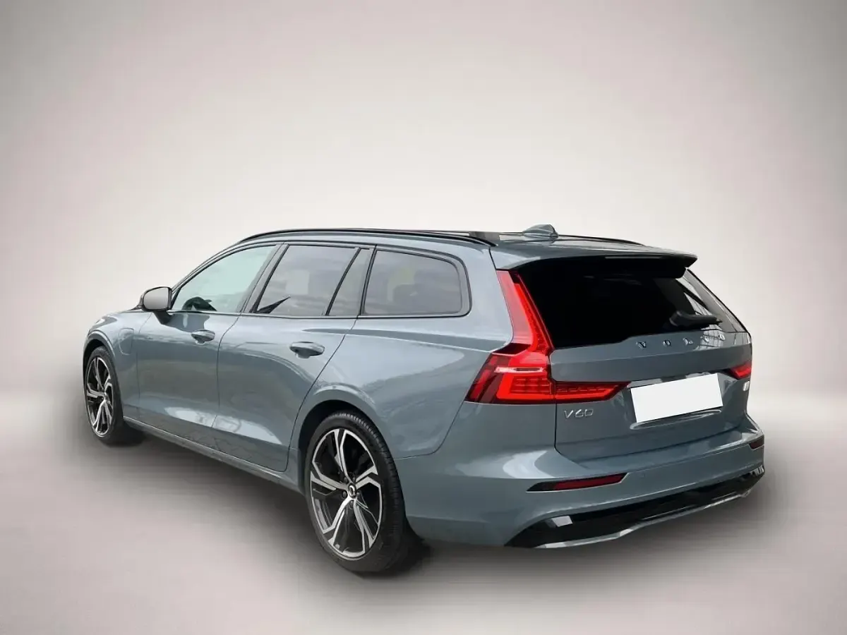 Gebraucht Volvo V60 Plus 455 PS (334 kW) 2023 Manufacturer Kombi