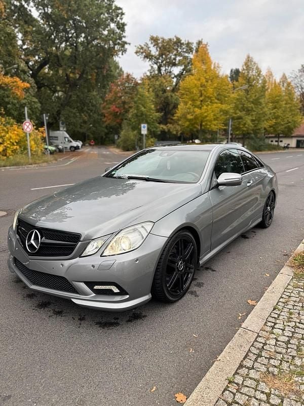 Grau Gebraucht 2009 Mercedes E250 AMG Coupé | 10.990 € (Guter Preis) - Bild 1/4