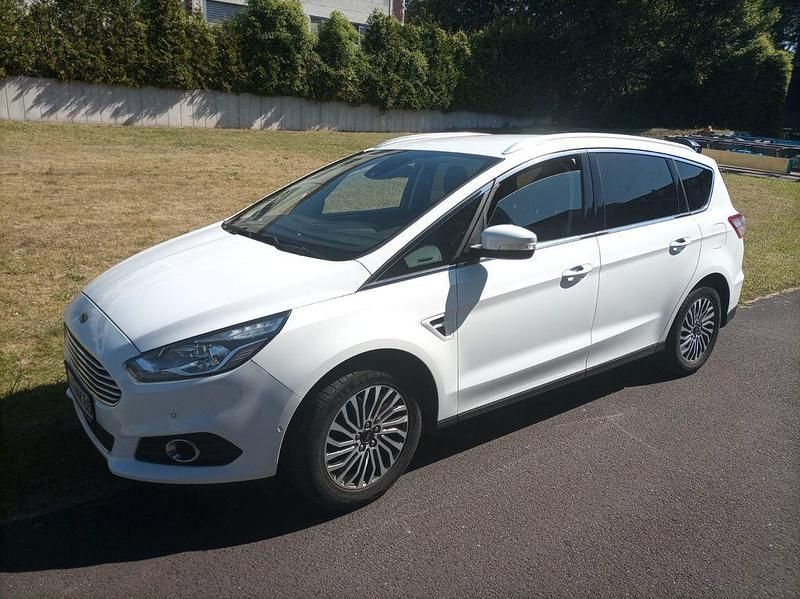 Weiß Gebraucht 2019 Ford S-MAX Titanium Van / Kleinbus | 16.000 € (Superpreis) - Bild 1/4