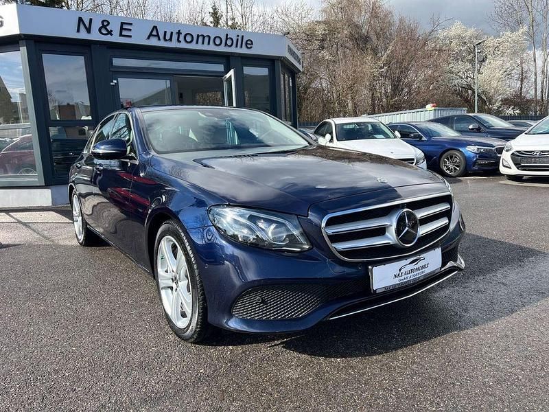 Gebraucht Mercedes E400 Avantgarde 333 PS (244 kW) 2017 Blau Limousine